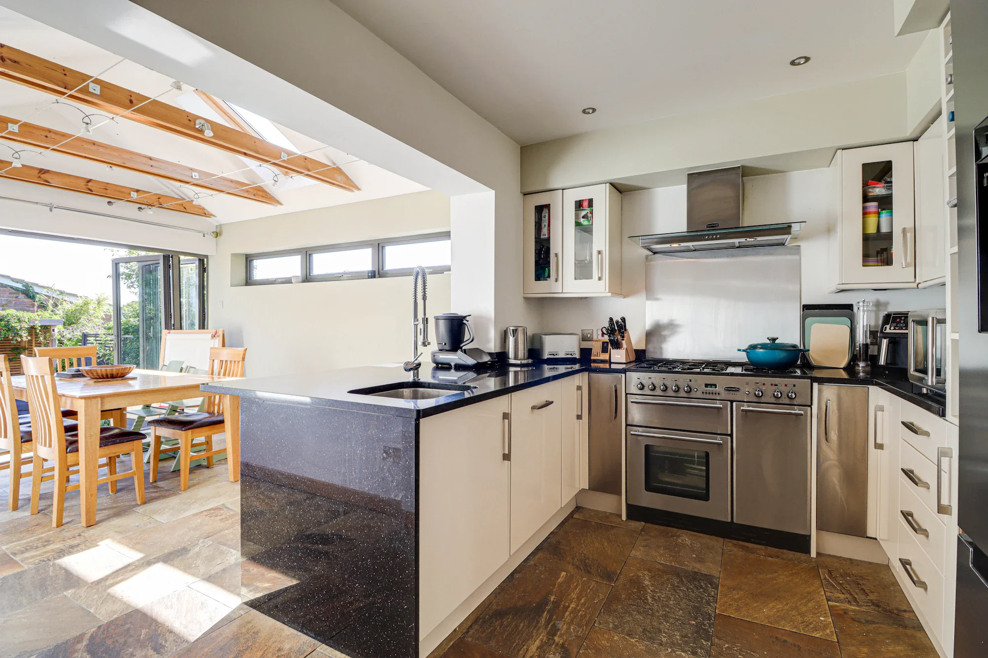 House Aldwickbury Crescent in St Albans