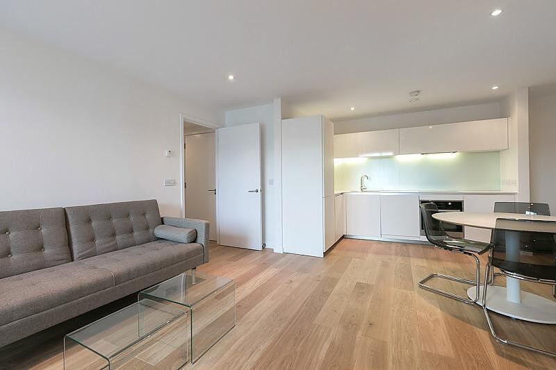 Flat Hardwicks Square in Greater London