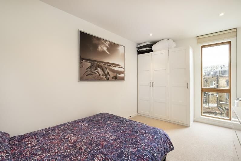 Flat Hardwicks Square in Greater London