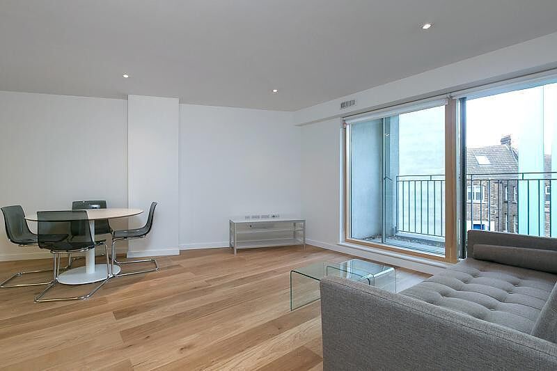 Flat Hardwicks Square in Greater London