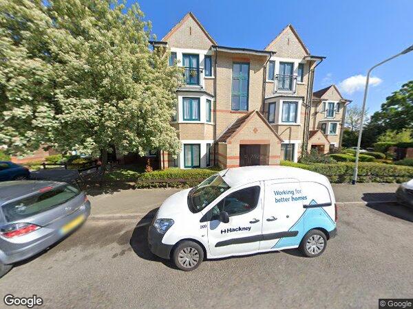 Flat Peel Close in Greater London