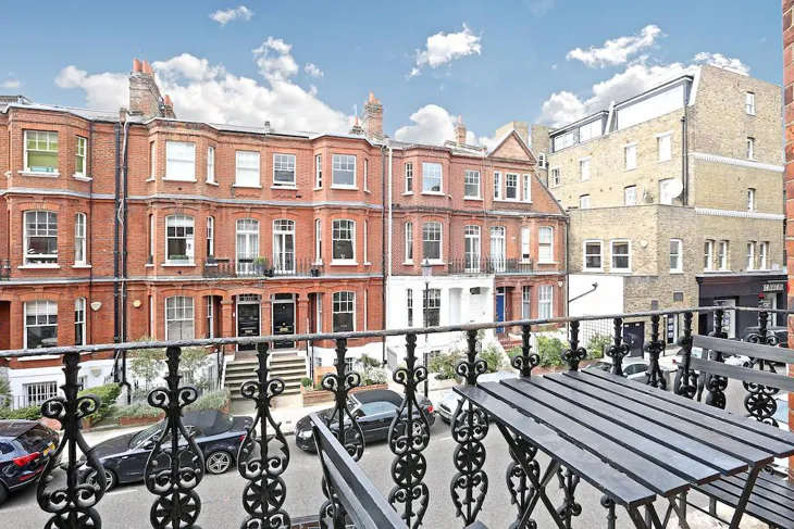 Flat Callow Street in Greater London