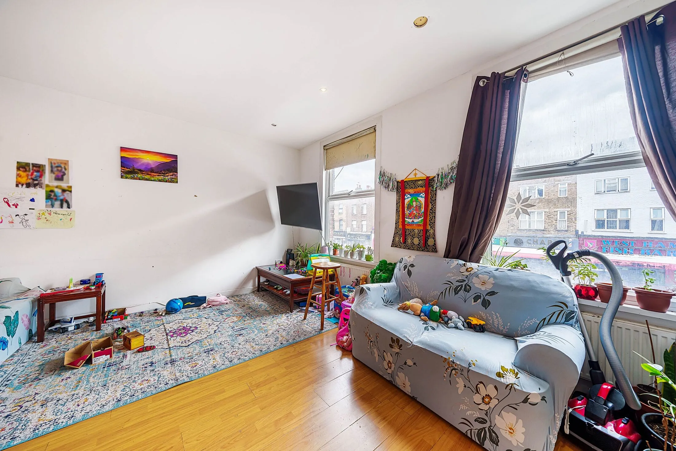 Flat Barking Road in Greater London