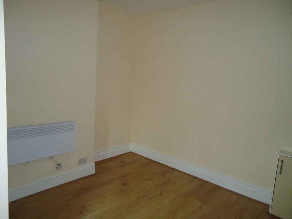 Flat Colwyn Road in Leeds