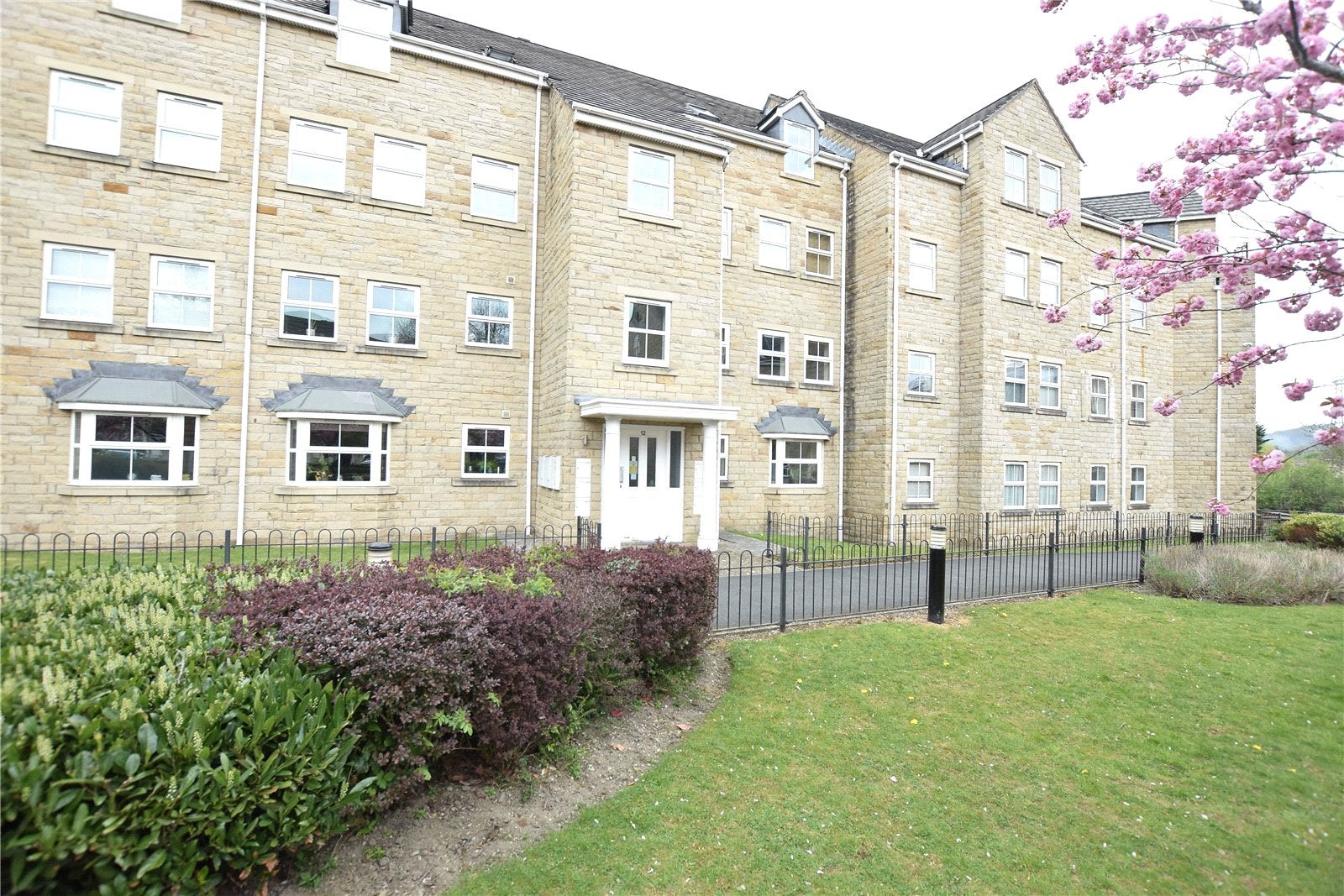Flat Navigation Drive in Bradford