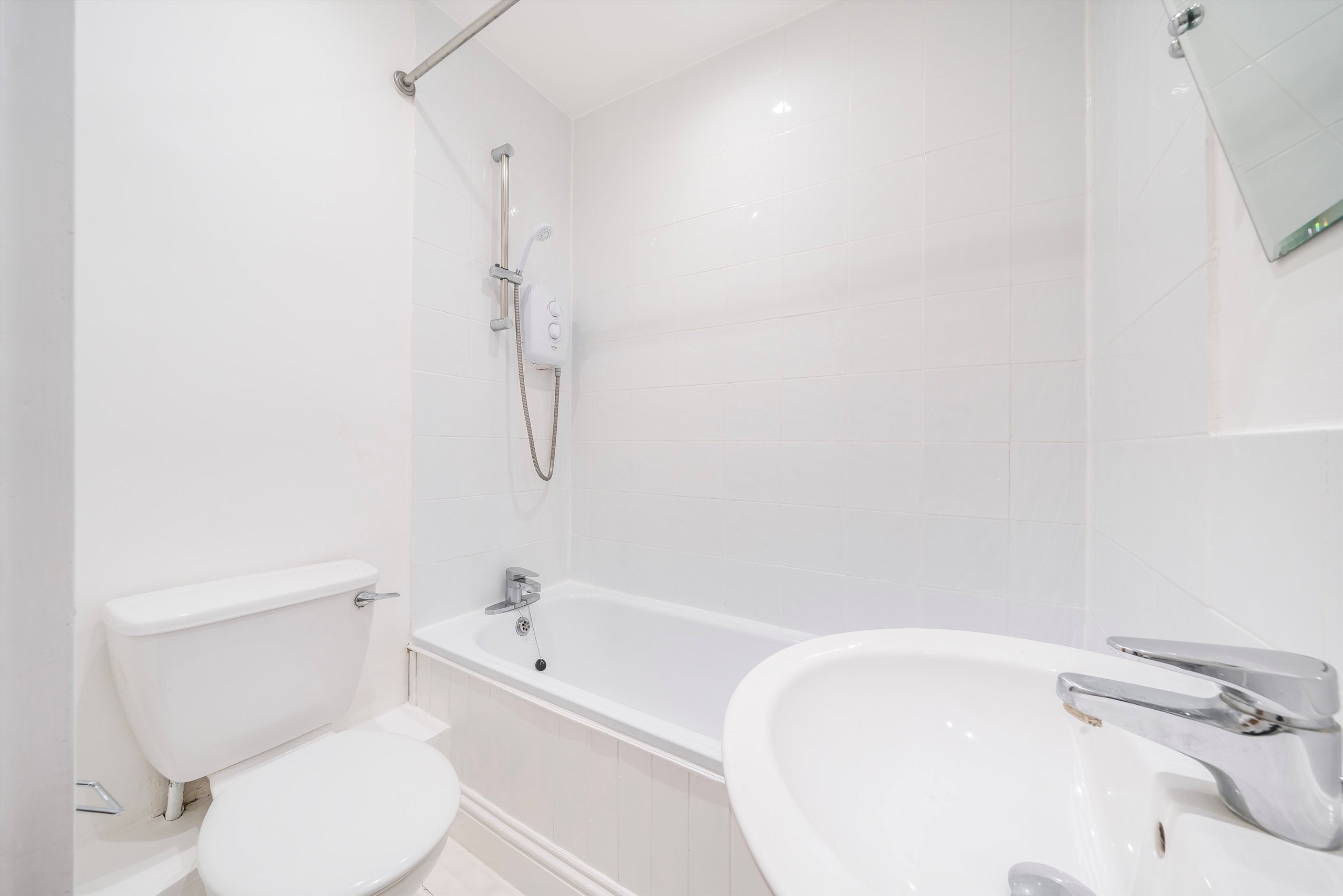Flat Harwood Road in Greater London