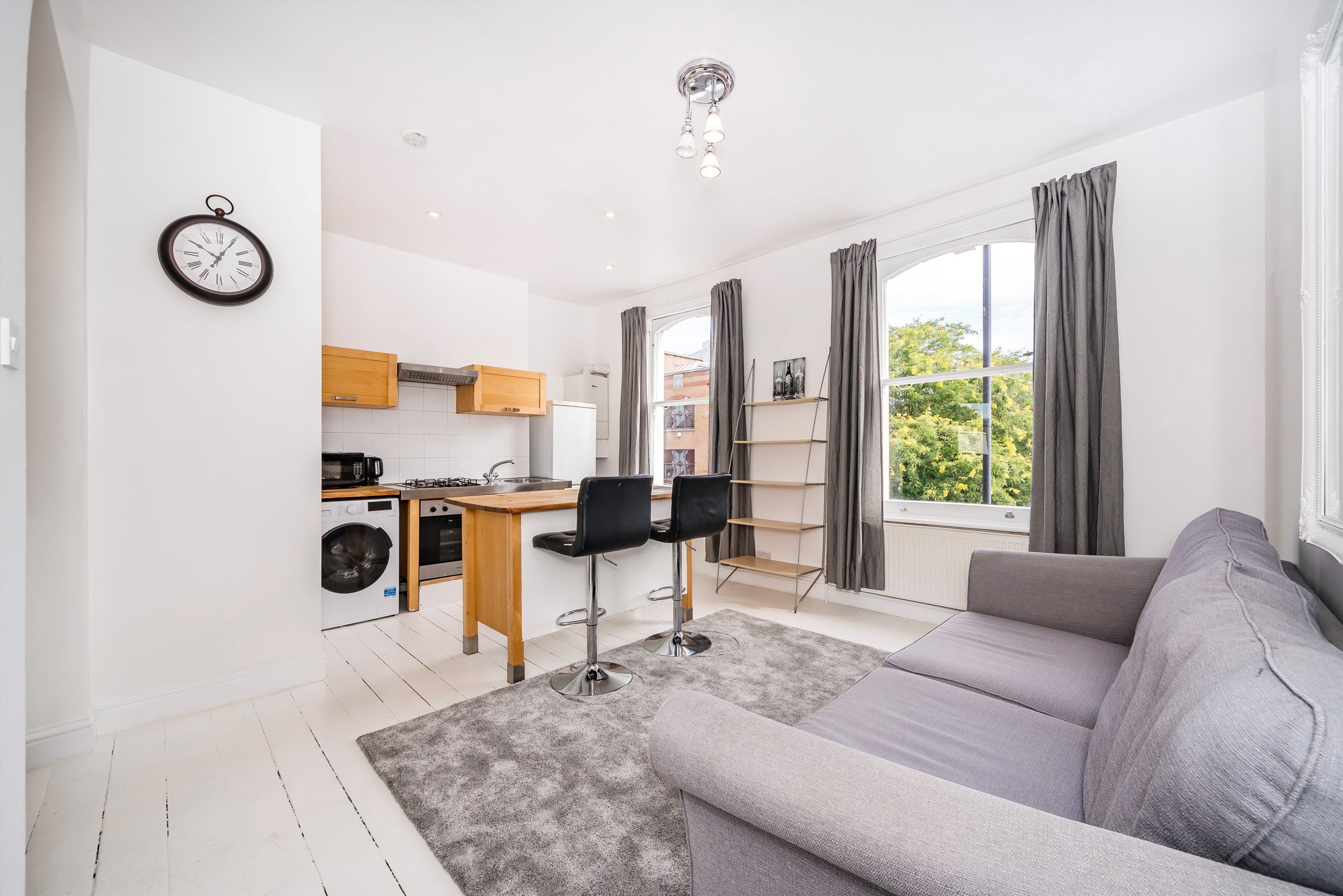 Flat Harwood Road in Greater London