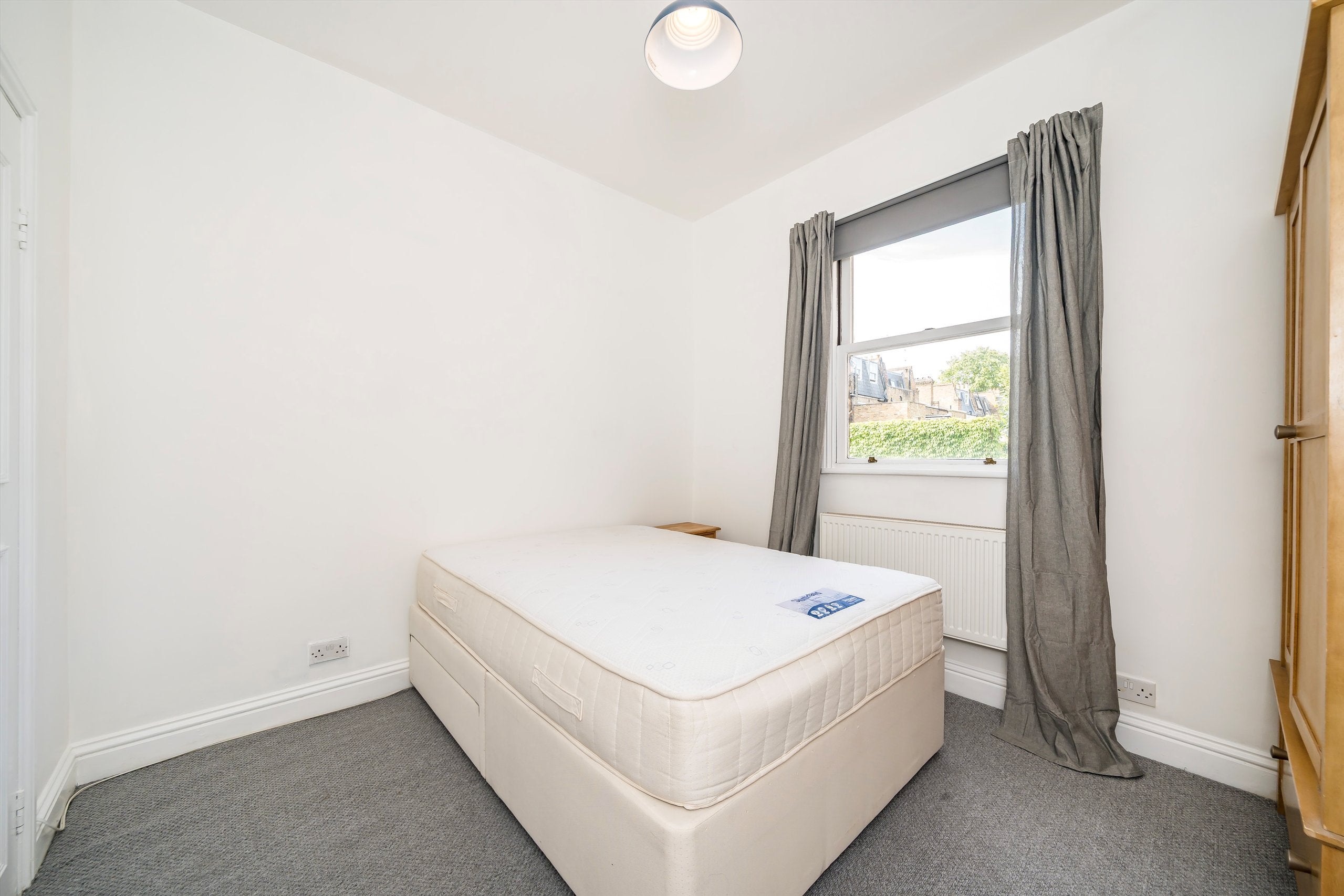 Flat Harwood Road in Greater London