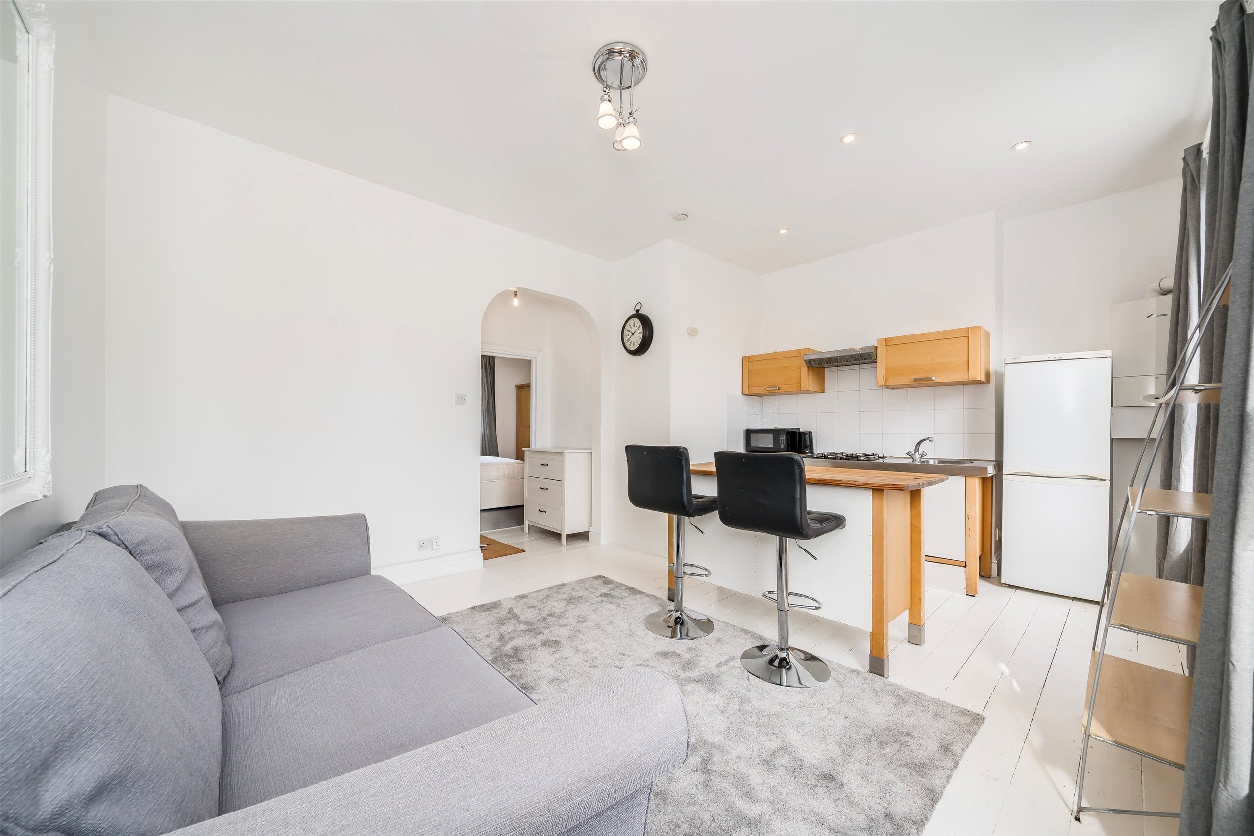 Flat Harwood Road in Greater London