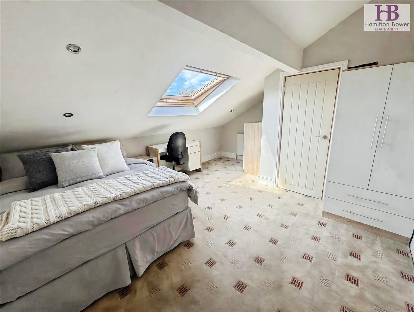 Flat Coniston Grove in Bradford