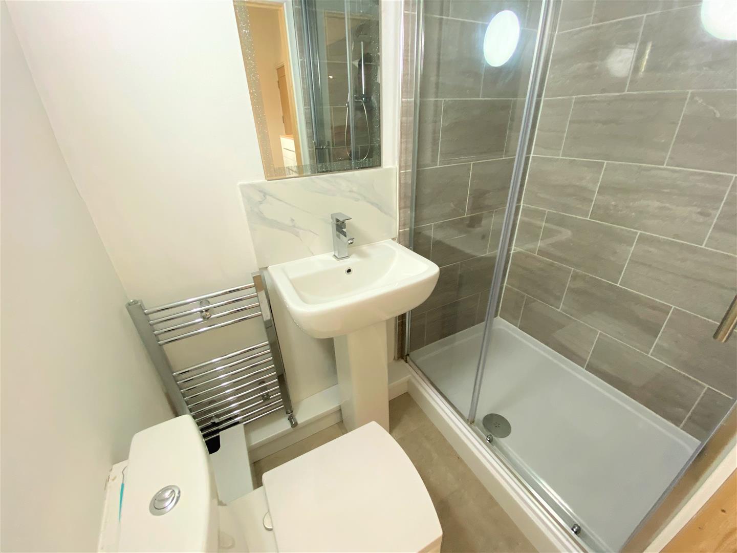 Flat Coniston Grove in Bradford