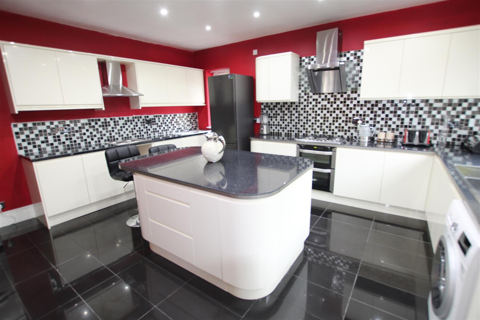 Flat Coniston Grove in Bradford