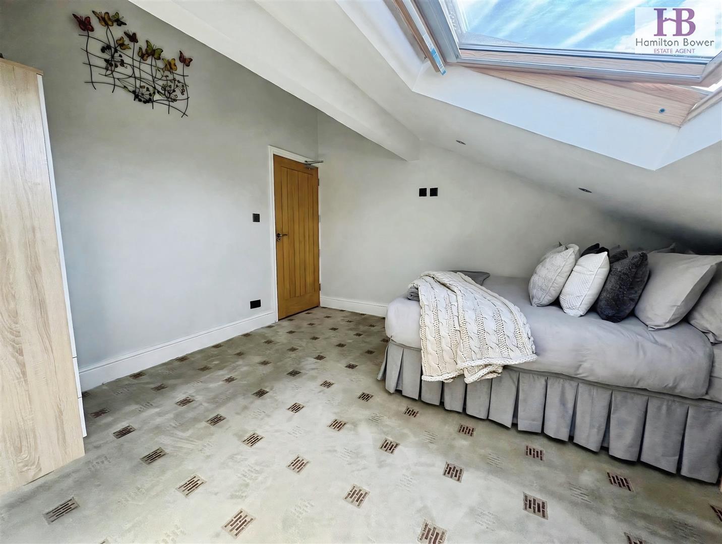 Flat Coniston Grove in Bradford