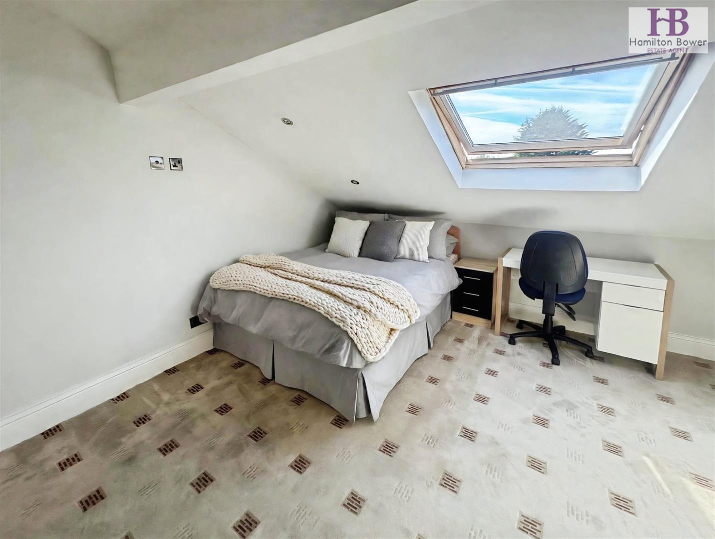 Flat Coniston Grove in Bradford