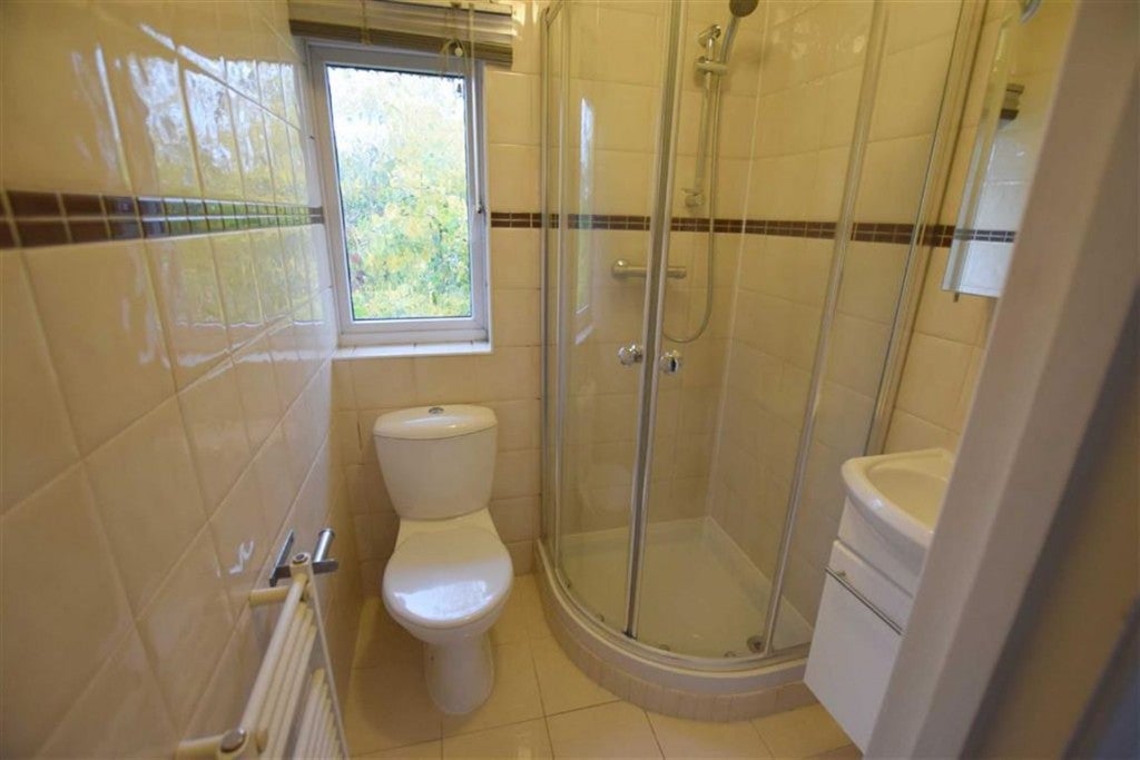 Flat Selborne Gardens in Greater London