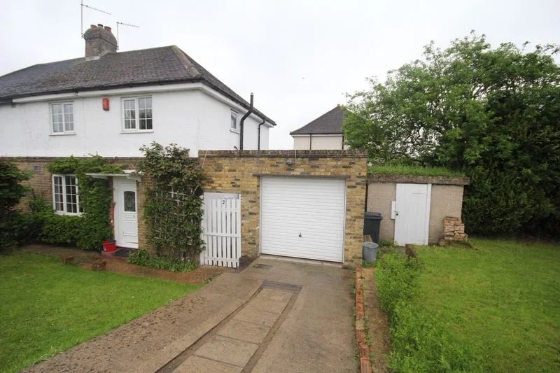 House Willow Avenue in Greater London