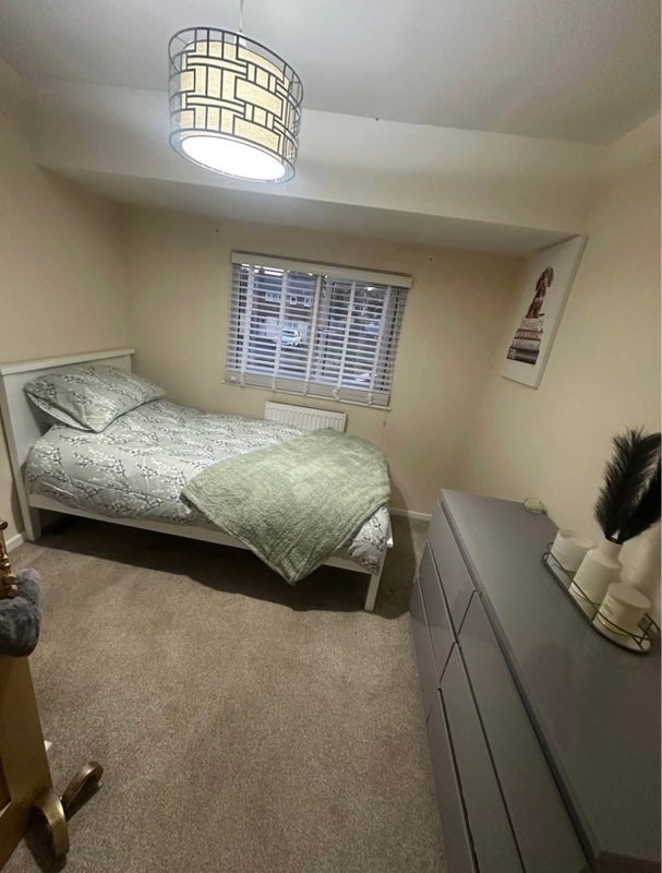 Room Willcox Avenue in West Suffolk