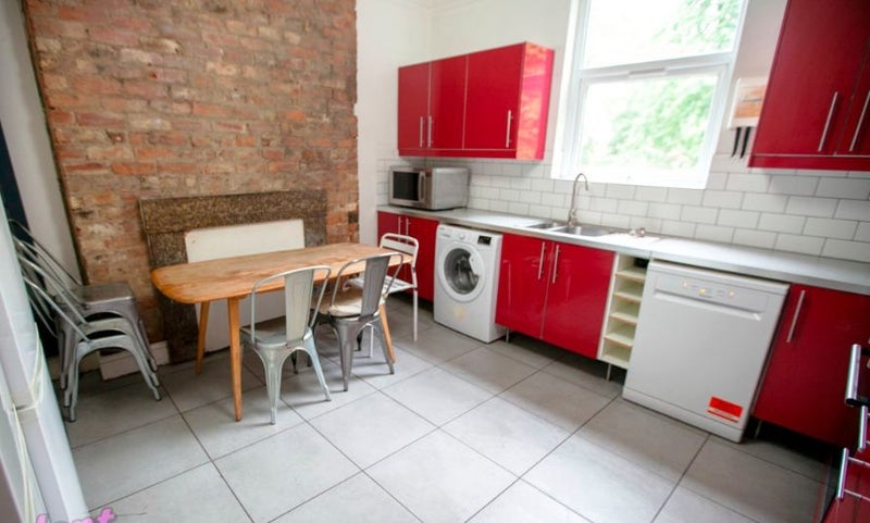 Room Amherst Road in Manchester
