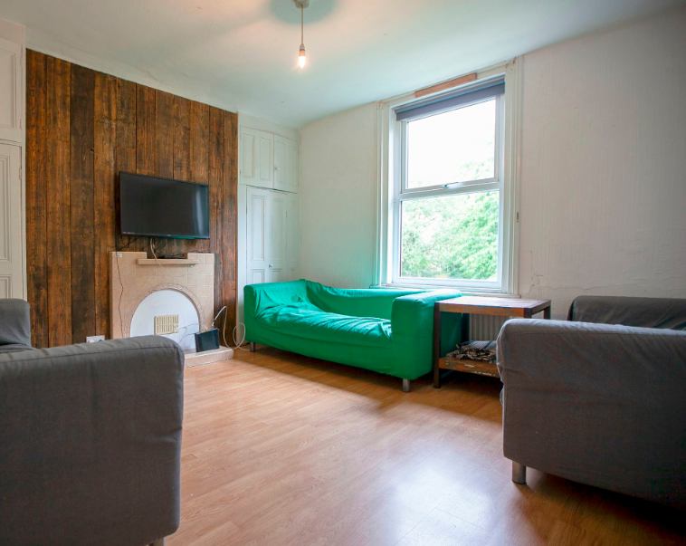 Room Amherst Road in Manchester