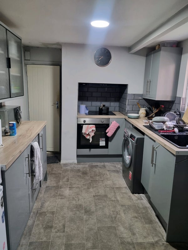 Flat Cowbridge Road East in Cardiff