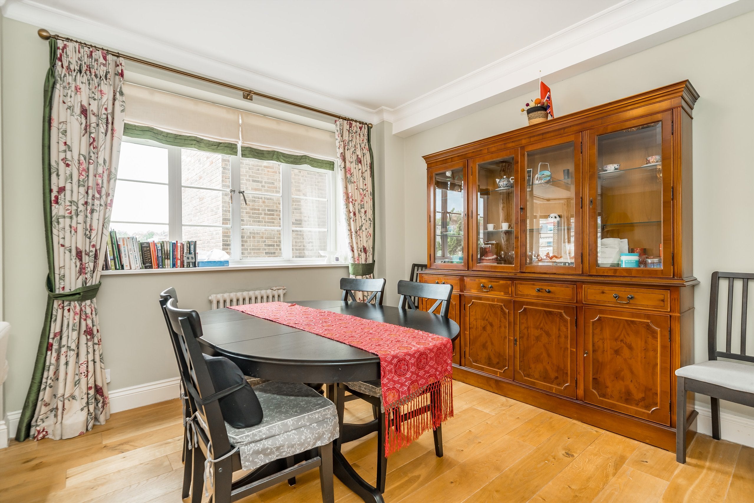 Flat Kelso Place in Greater London
