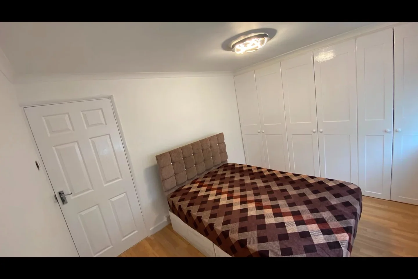 Room Gourney Grove in Grays