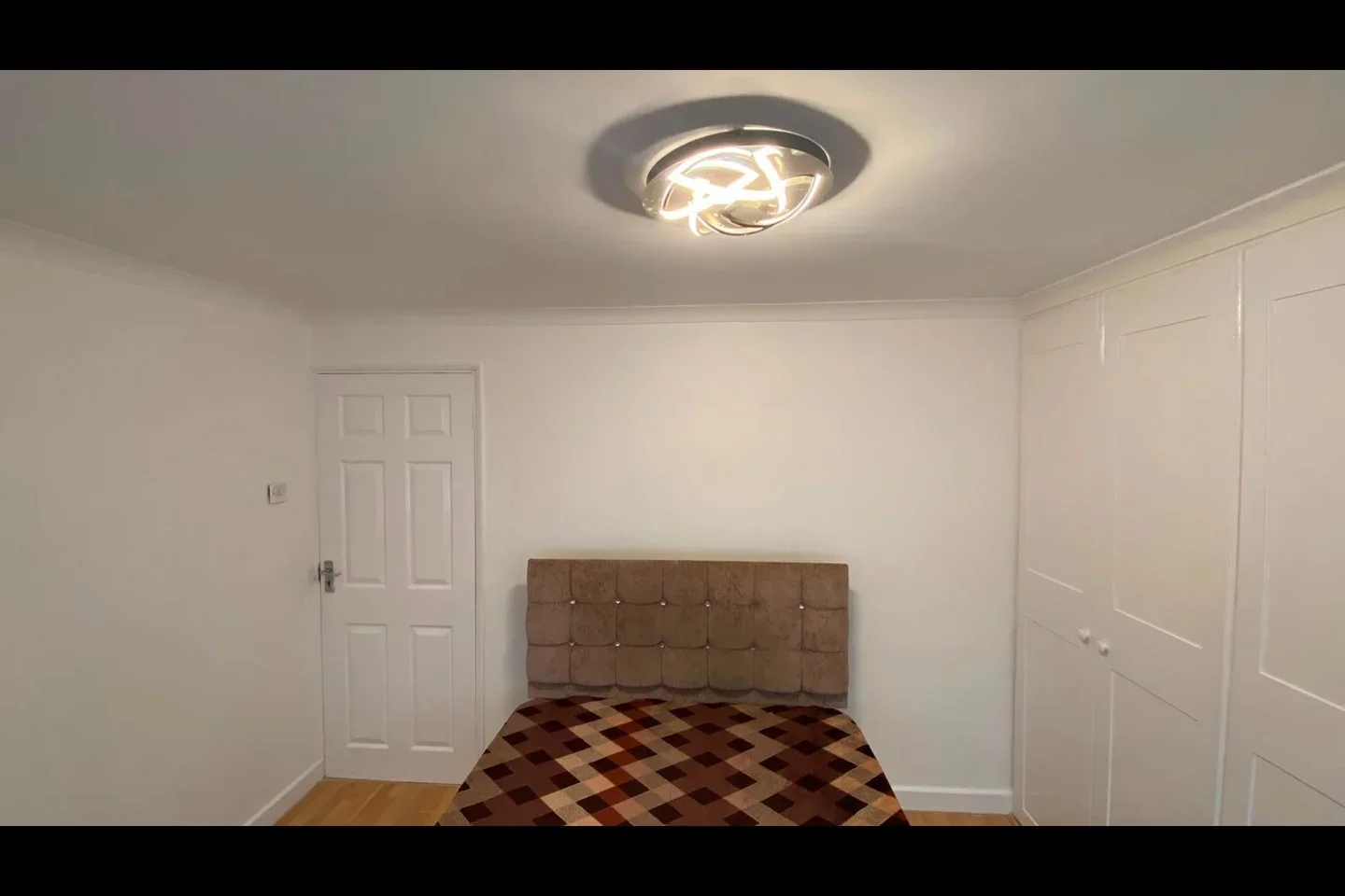 Room Gourney Grove in Grays
