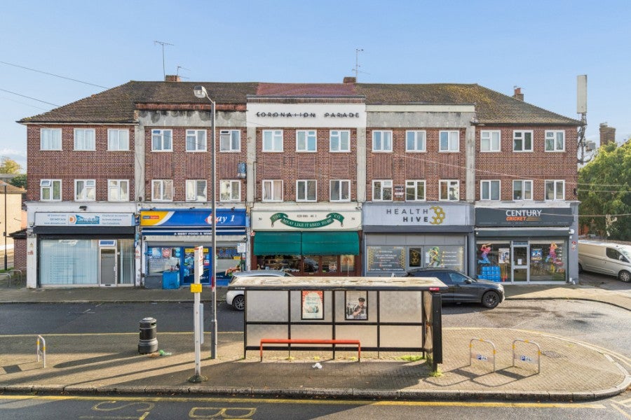 Flat Cannon Lane in Greater London