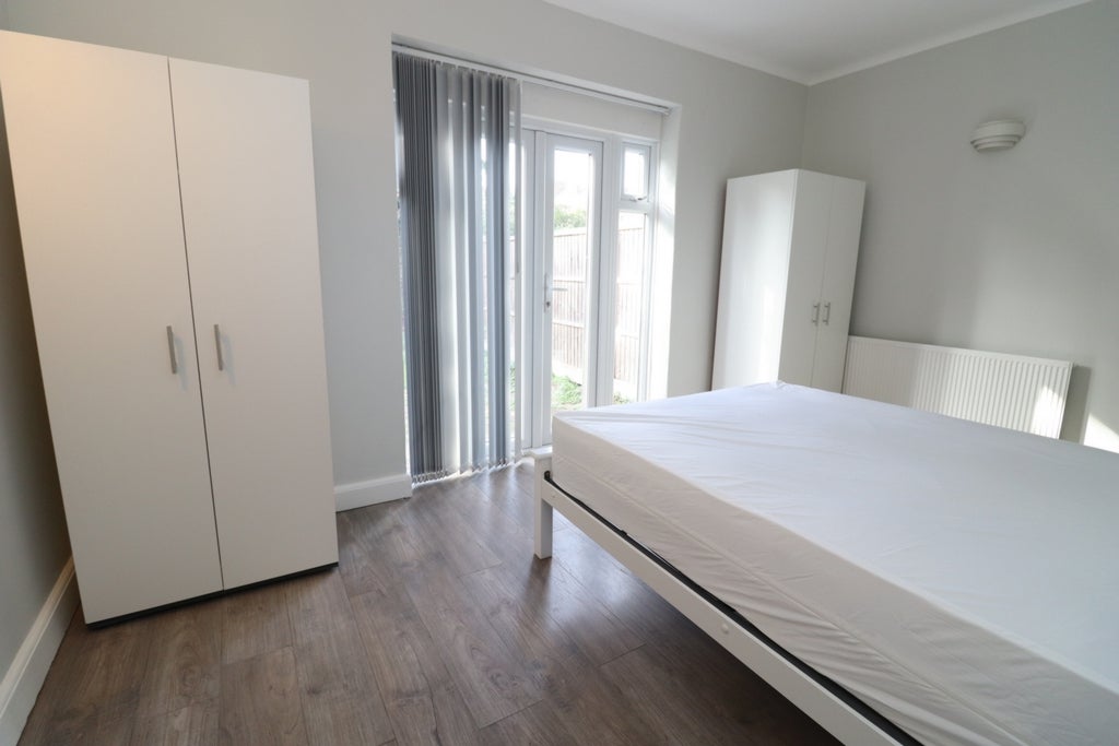 Room Globe Road in Greater London