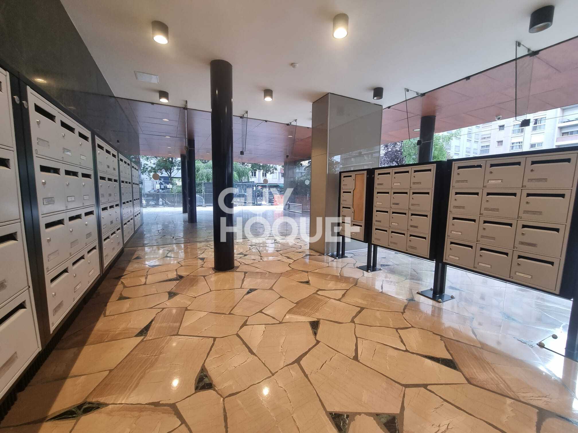 Flat Rue Victor Hugo in Courbevoie