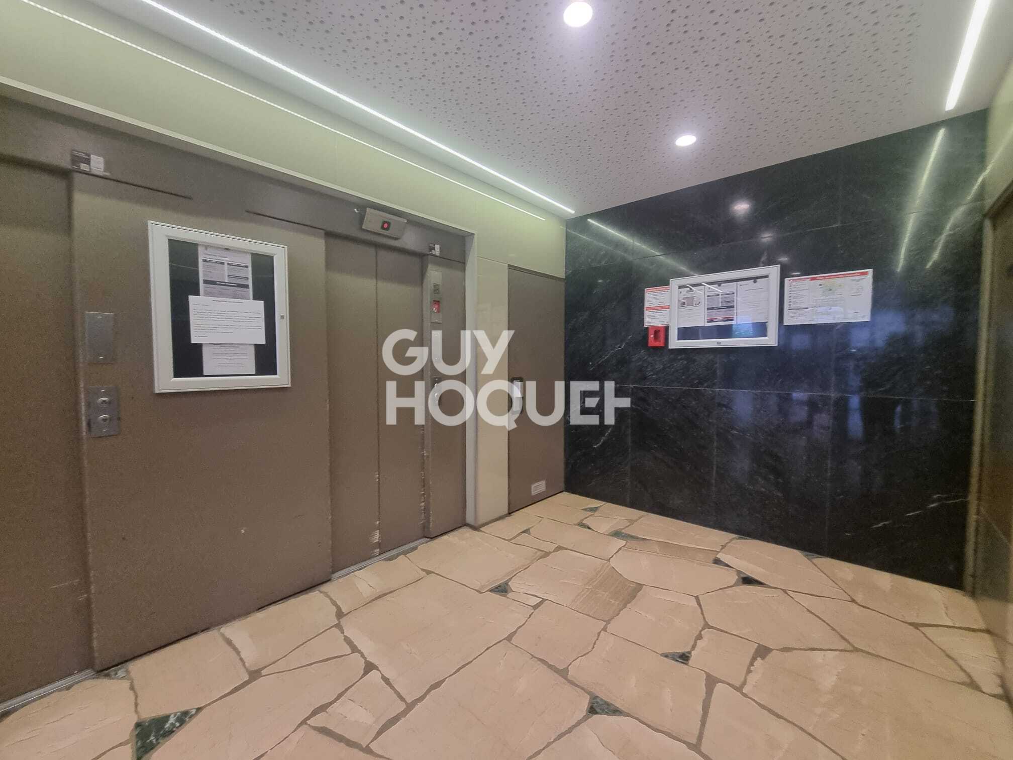 Flat Rue Victor Hugo in Courbevoie