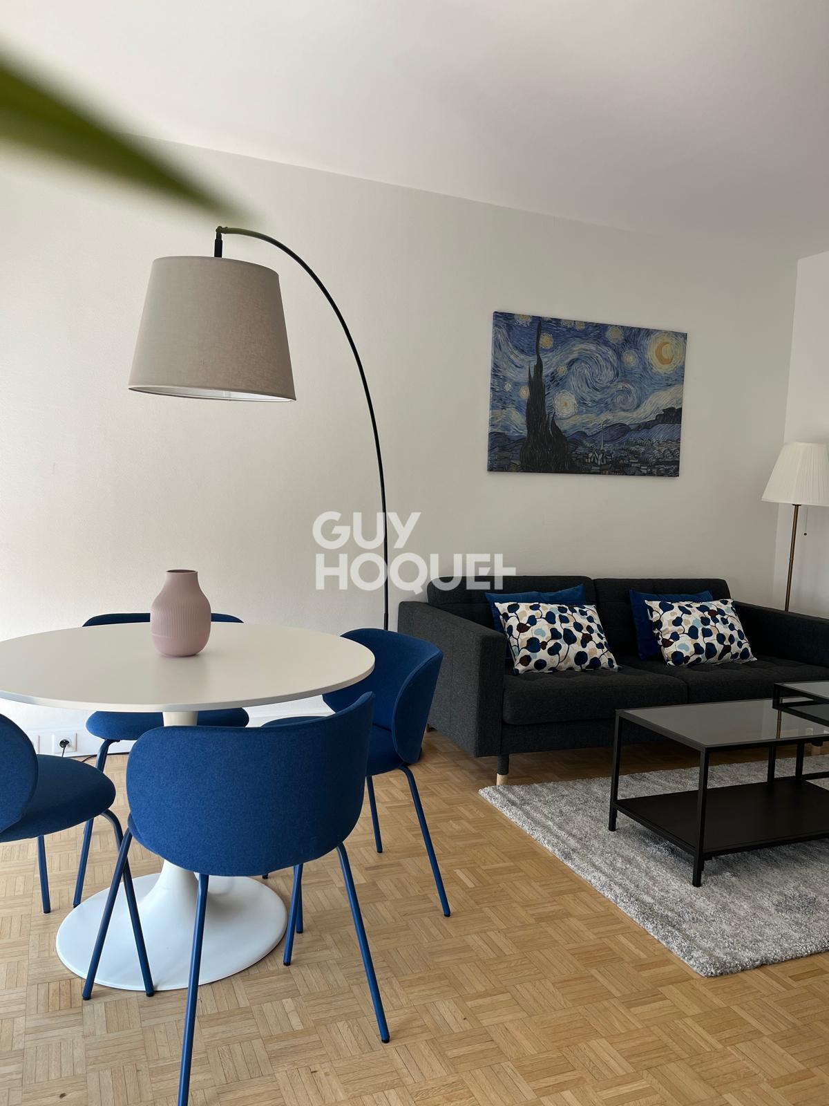 Flat Place des Vosges in Courbevoie