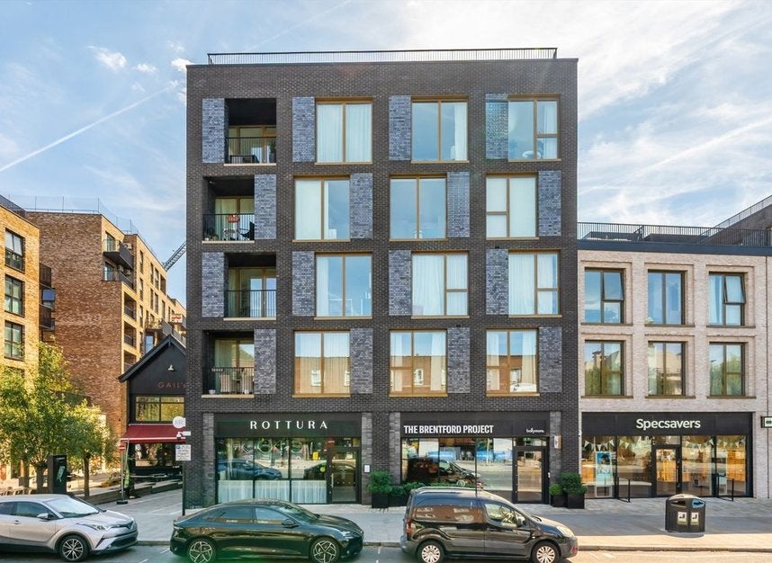 Flat Bradshaw Yard in Greater London