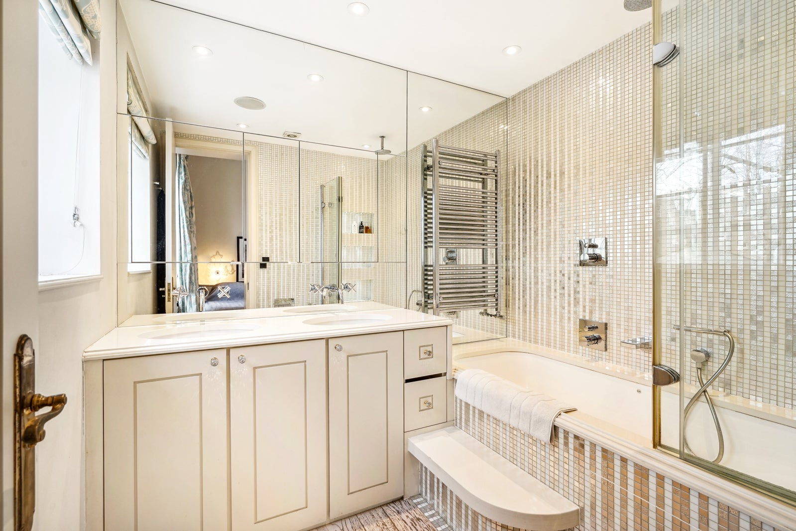 Flat Onslow Square in Greater London