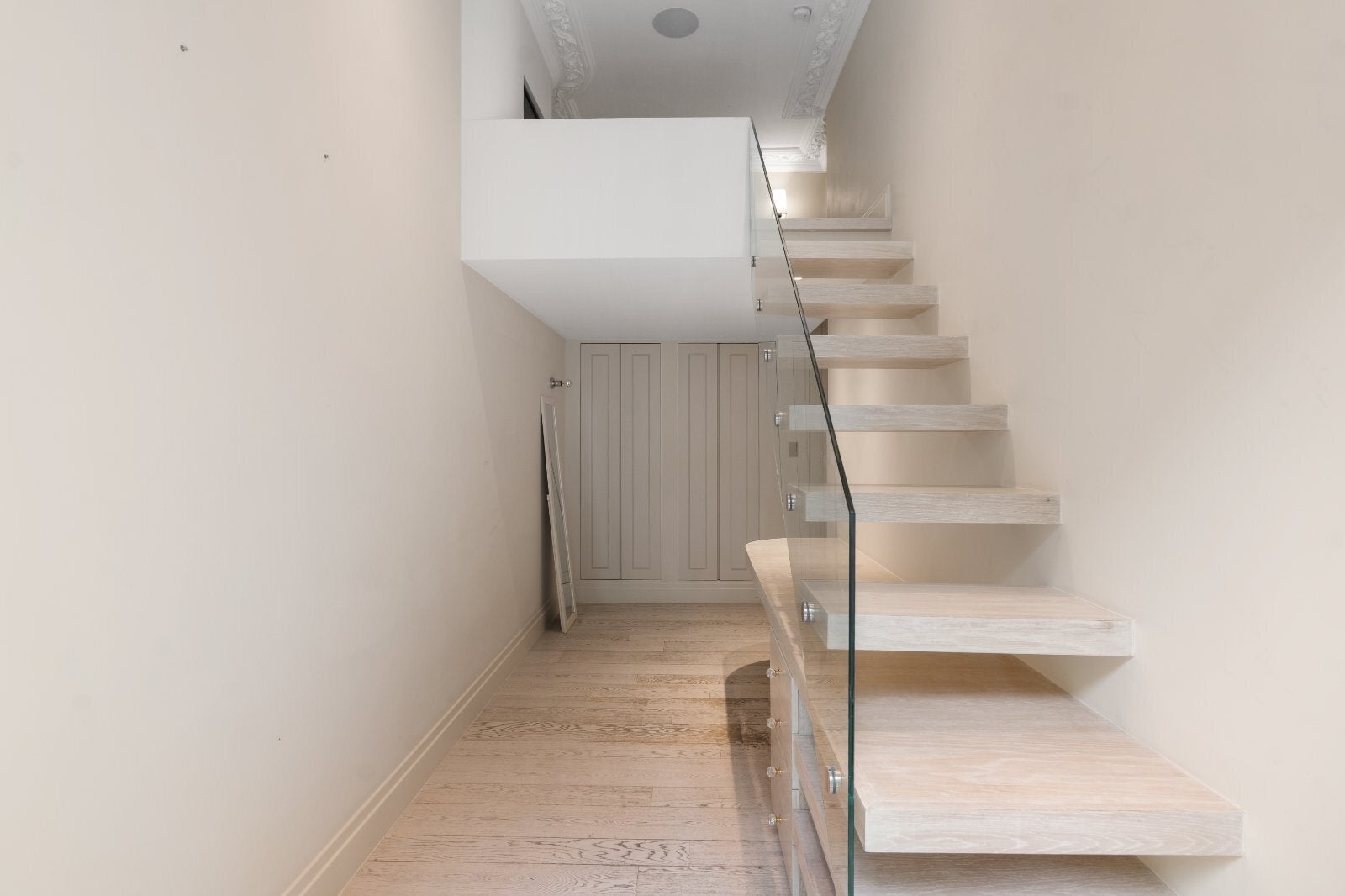 Flat Onslow Square in Greater London