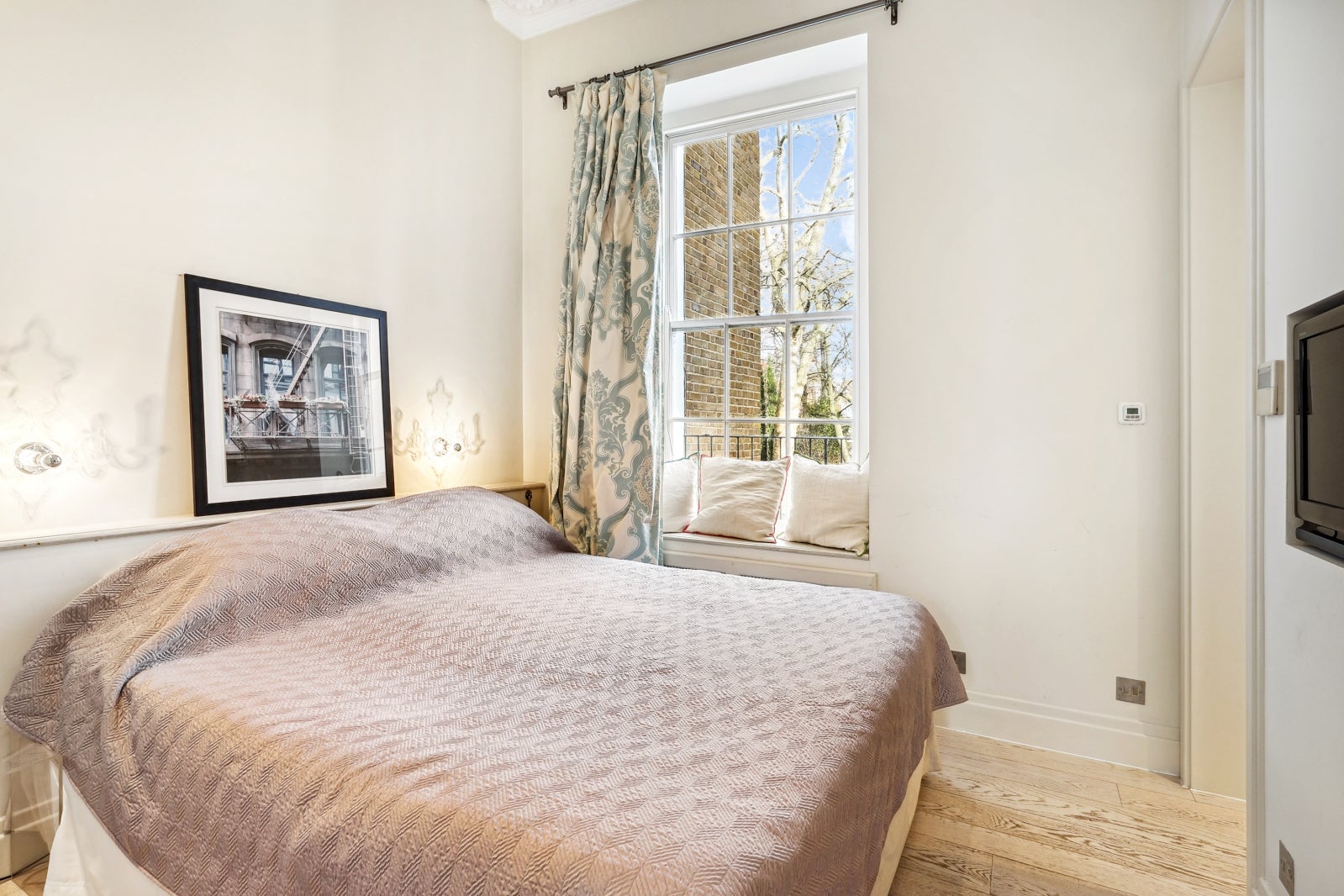 Flat Onslow Square in Greater London
