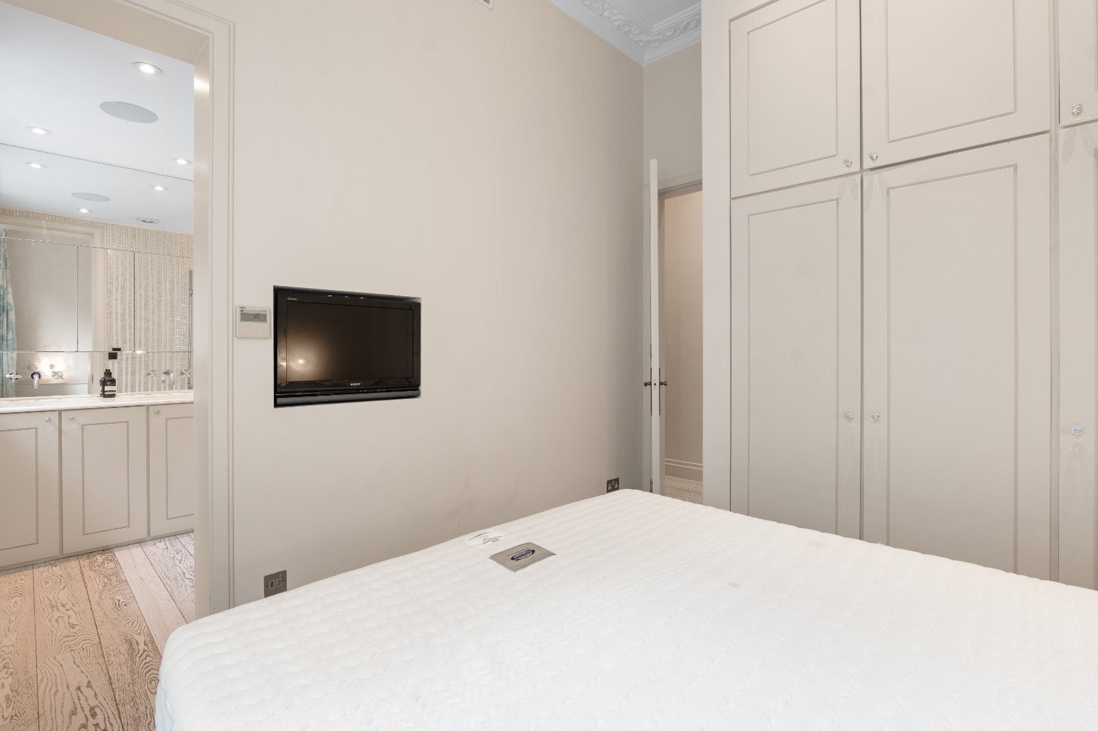 Flat Onslow Square in Greater London