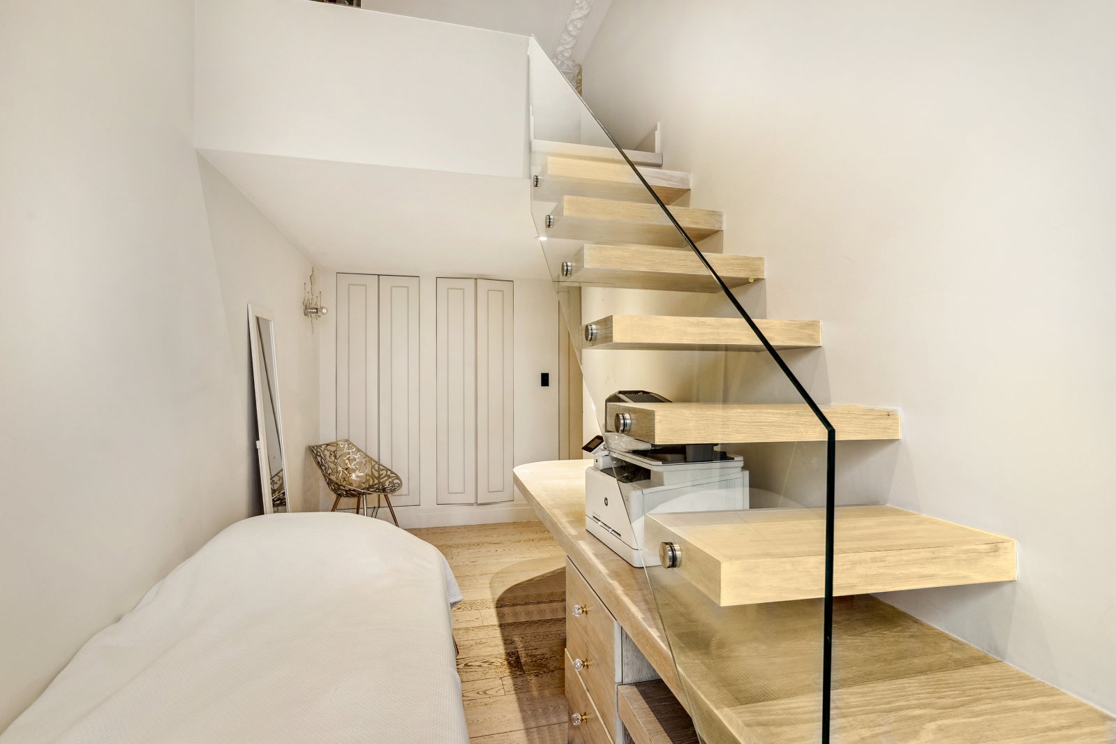 Flat Onslow Square in Greater London