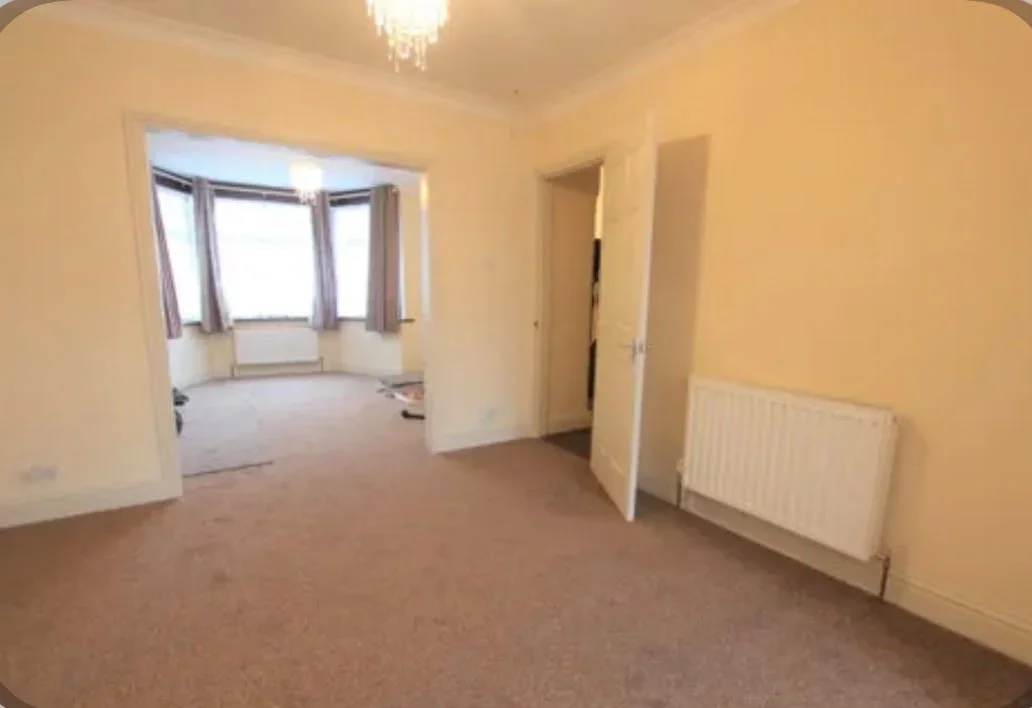 Flat Elmcroft Avenue in Greater London