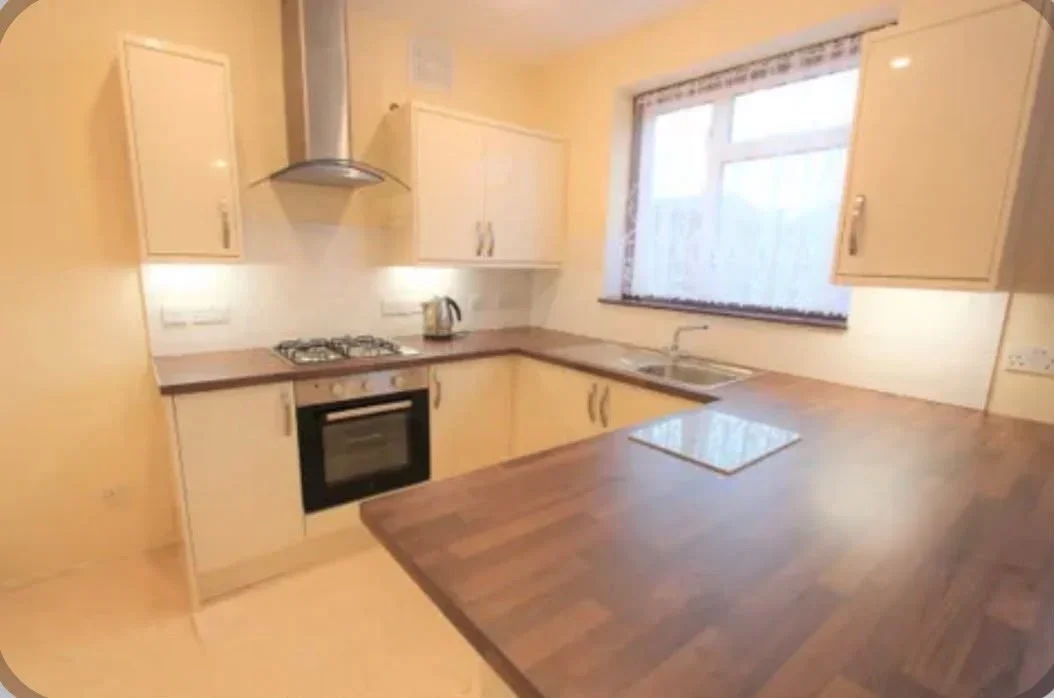 Flat Elmcroft Avenue in Greater London