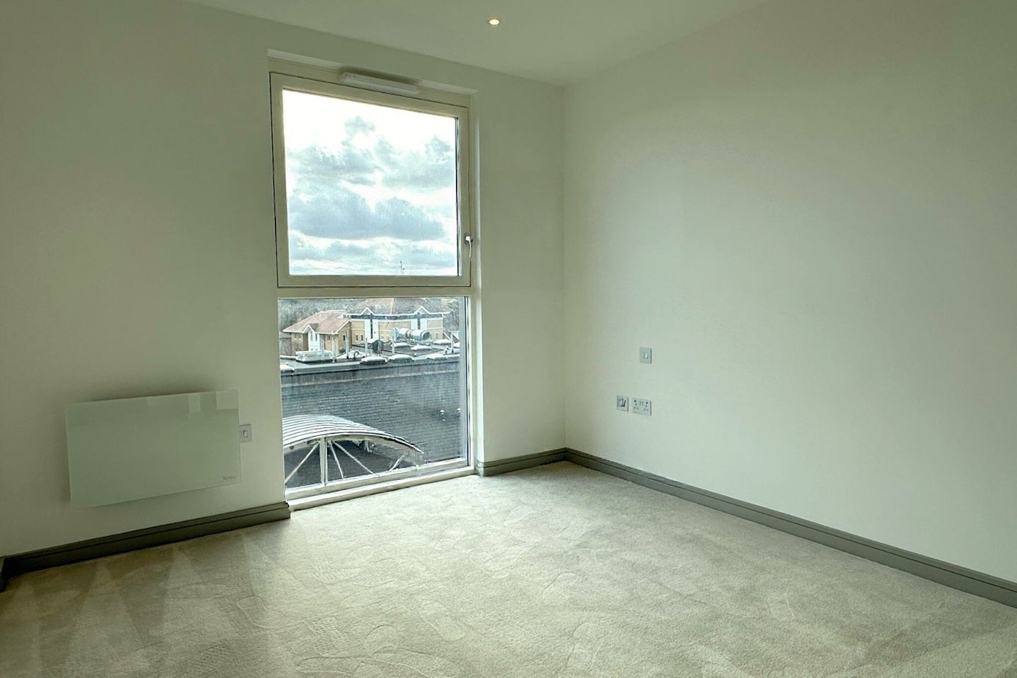 Flat London Road in Borough of Spelthorne