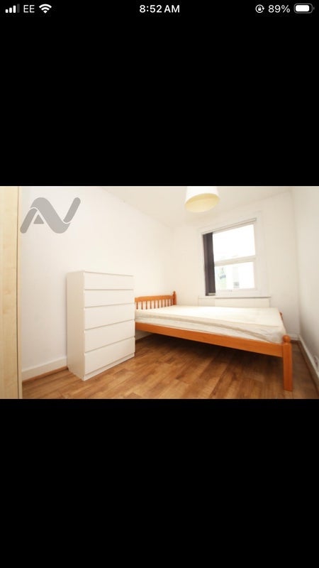 Room Seven Sisters Road in Greater London