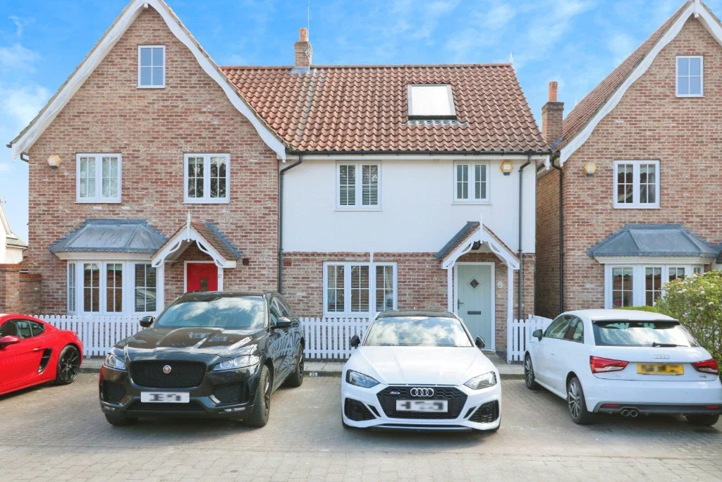 House St Marys Walk in North Ferriby