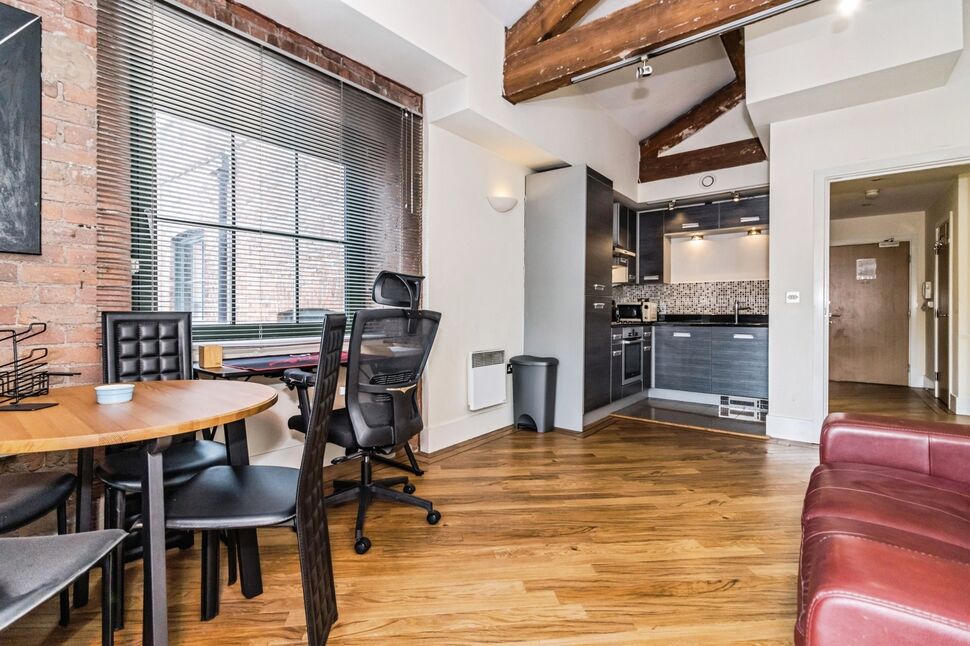 Flat Cambridge Street in Manchester