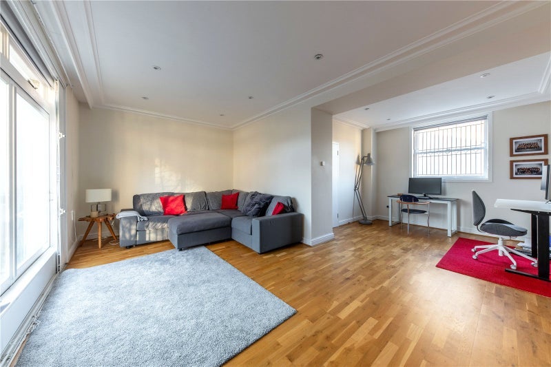 Room Chester Close North in Greater London