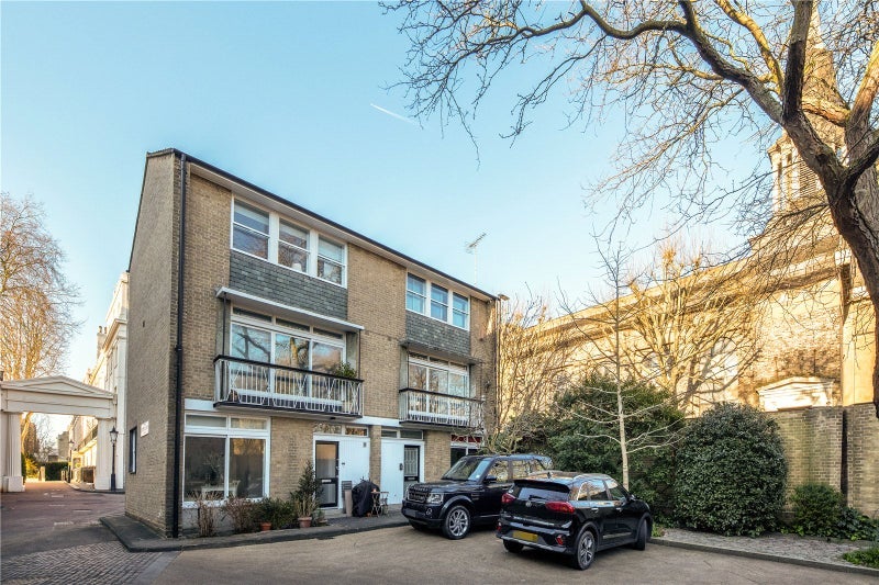 Room Chester Close North in Greater London