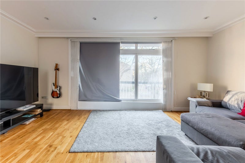 Room Chester Close North in Greater London