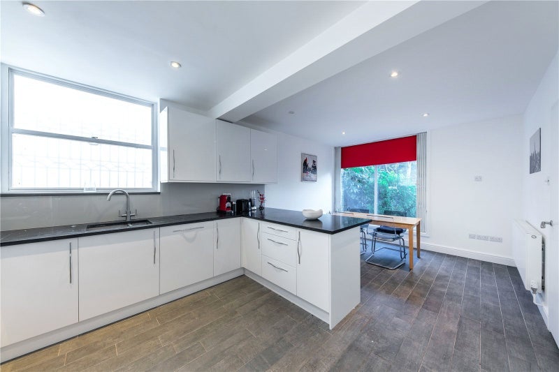 Room Chester Close North in Greater London