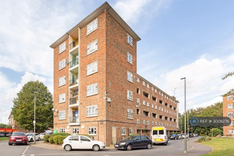 Flat Horne Way in Greater London