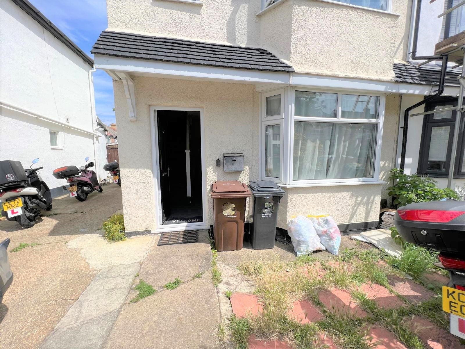 House Kings Avenue in Greater London